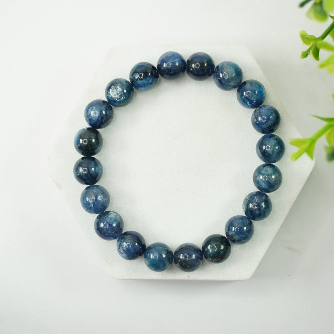 Blue Kyanite Bracelet: Alignment and Tranquility