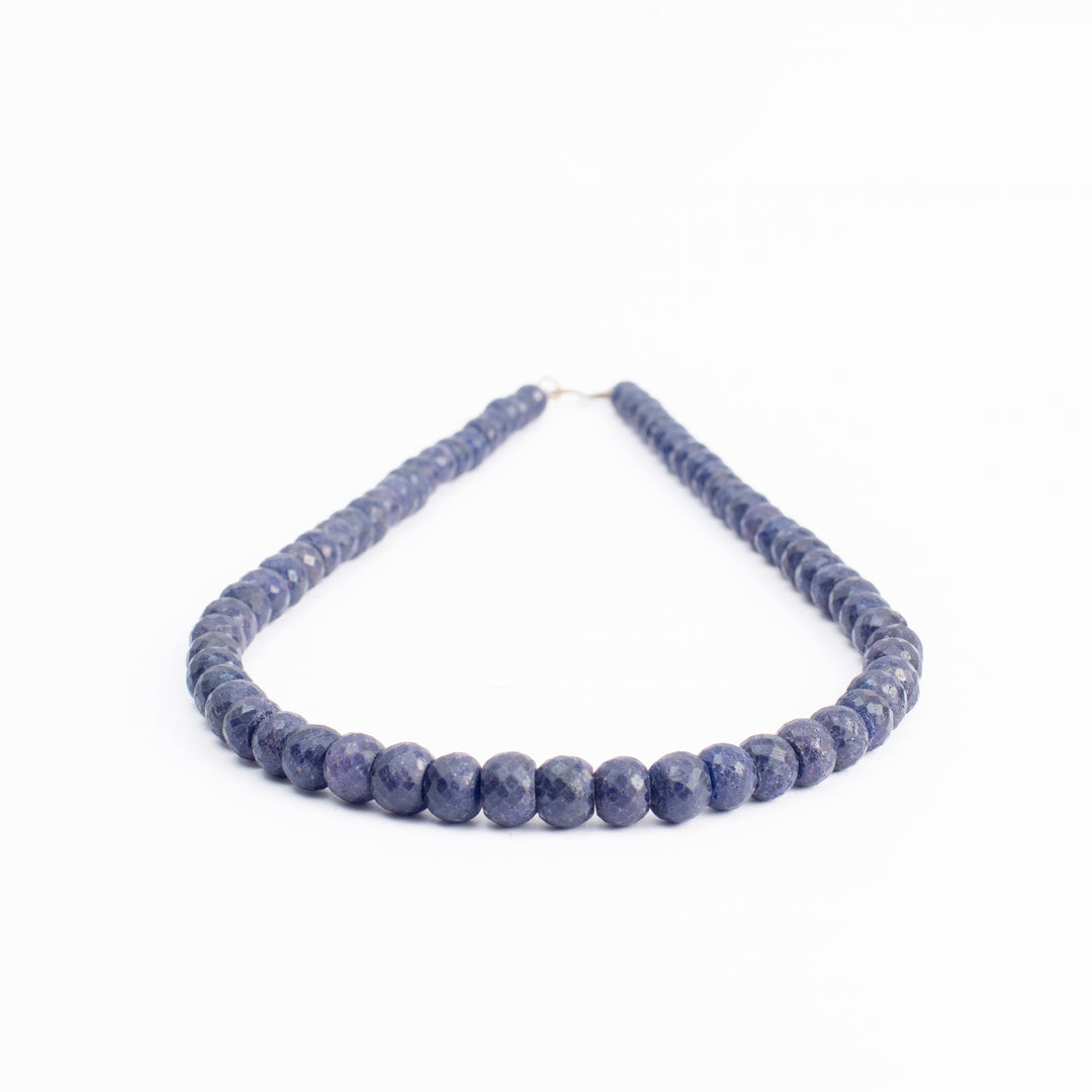 Blue Sapphire Necklace: Strengthens Intellectual Capabilities