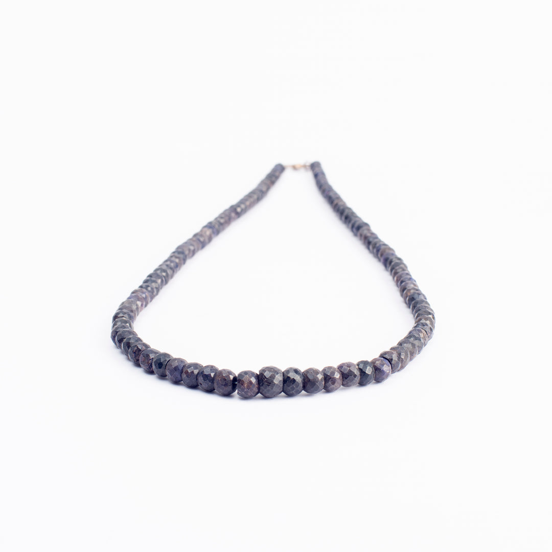 Blue Sapphire Necklace: Strengthens Intellectual Capabilities