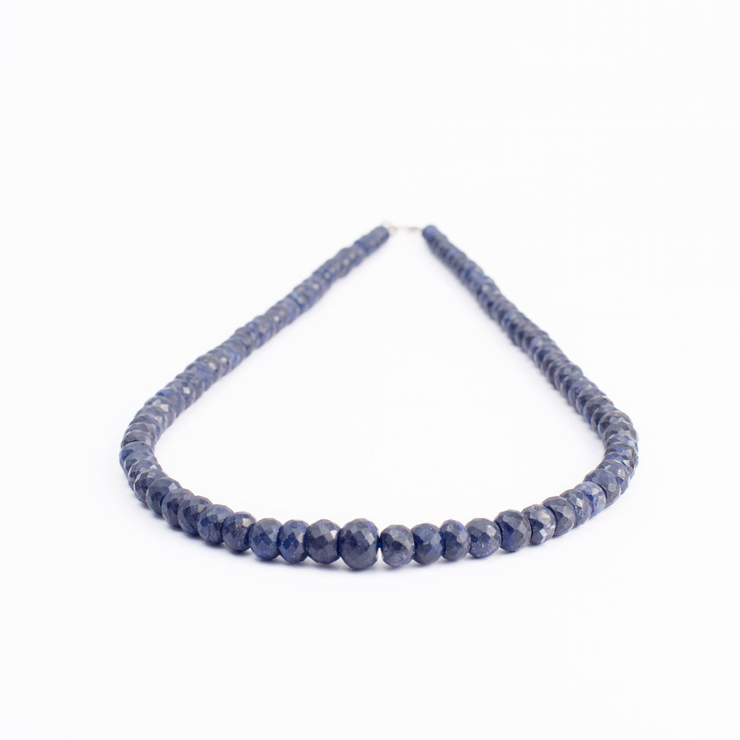 Blue Sapphire Necklace: Strengthens Intellectual Capabilities
