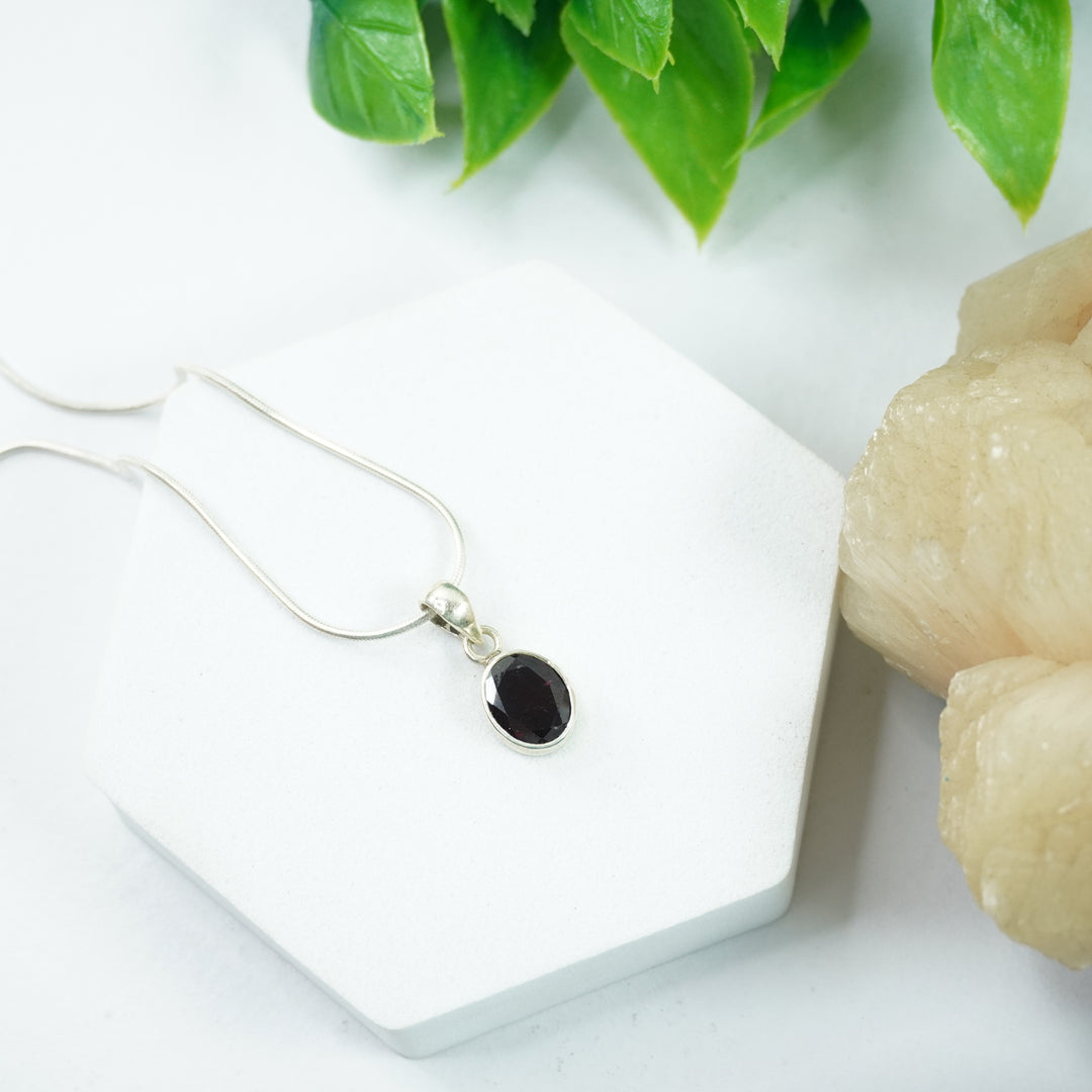 Garnet Silver Pendant : Small Oval