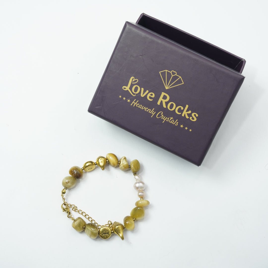 Cat's Eye Bracelet: Conch Charm
