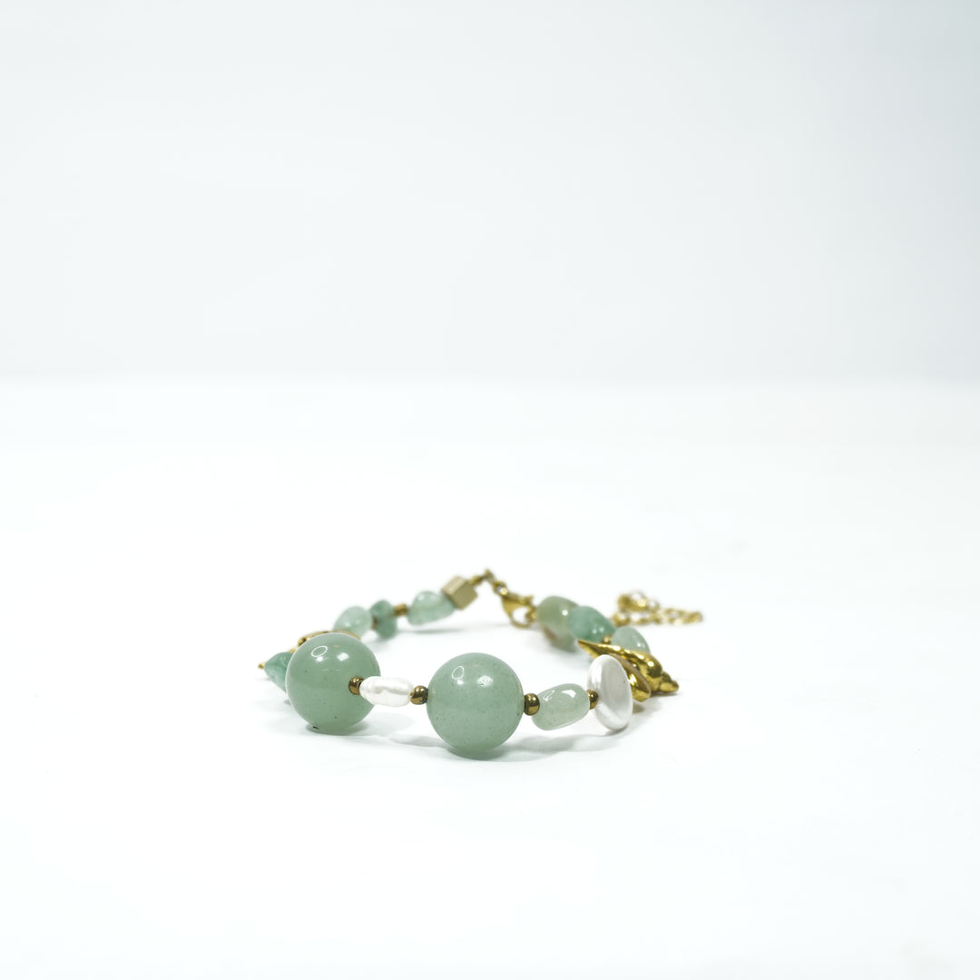 Jade Bracelet: Conch Charm