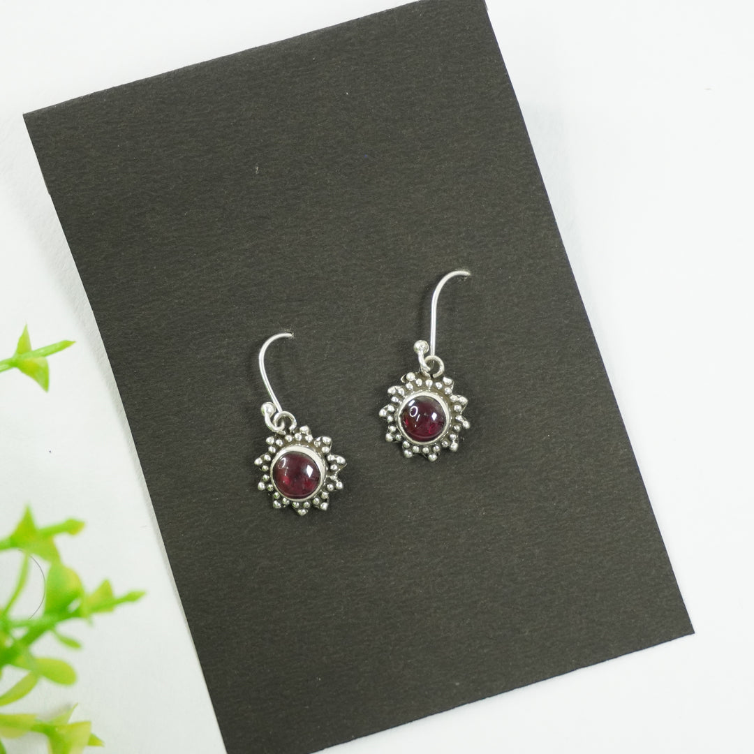 Garnet Silver Earring - Round Flower Pattern