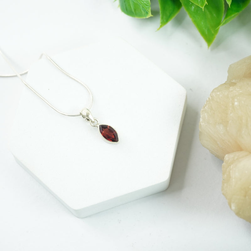 Garnet Silver Pendant - Vertical Eye Shaped