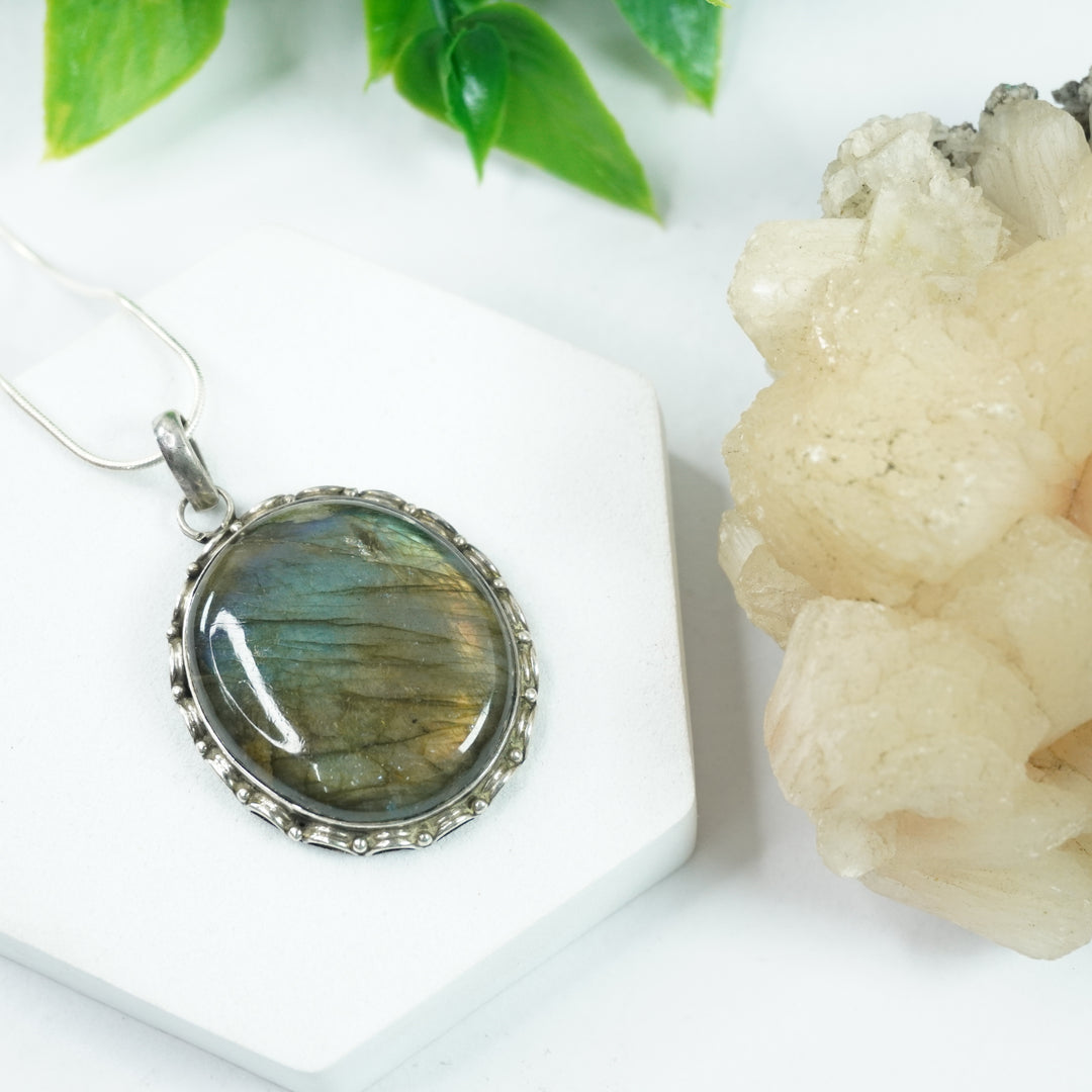 Labradorite Silver Pendant - Big Oval