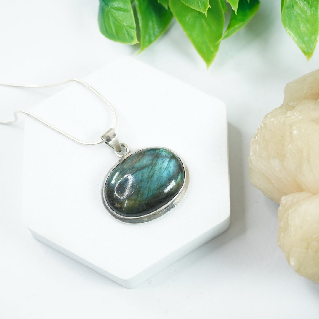 Labradorite Silver Pendant - Medium Horizontal Oval